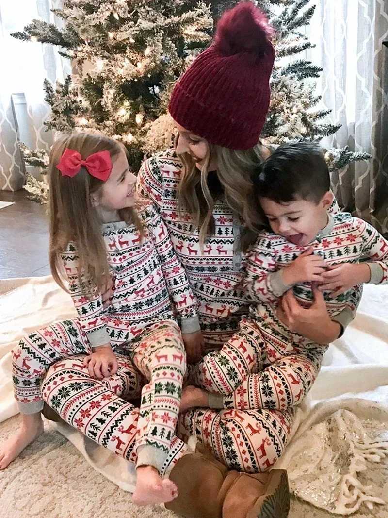 New 2025 Family Christmas Matching Outfits All Over Print Pajamas Set Baby Romper Casual Loose O Neck Holiday Clothes Xmas Look L251021OXDX