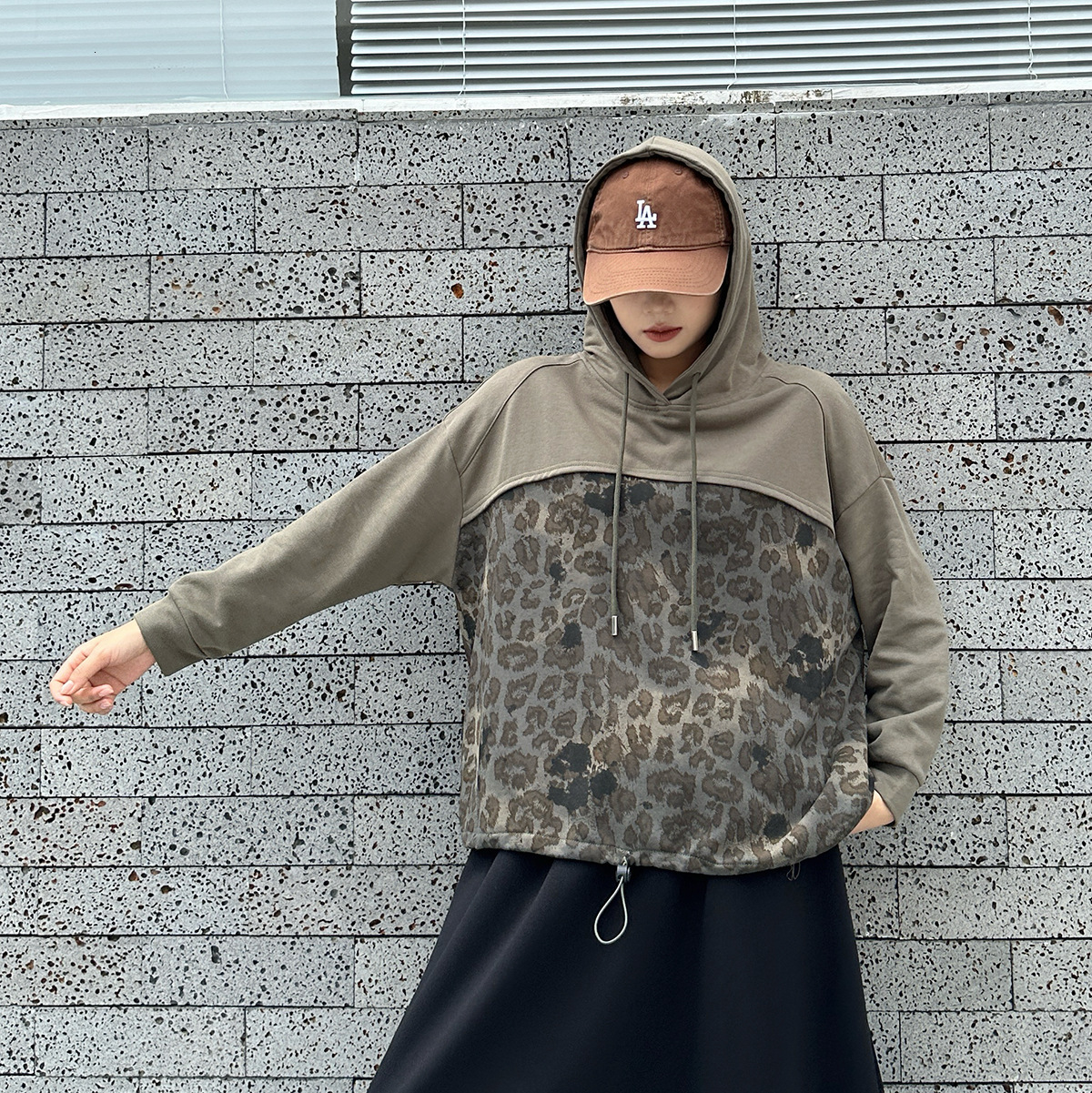 2025 American retro patch leopard print designer sportswear for women's new autumn loose and versatile new autumn and winter casual fashion luxur