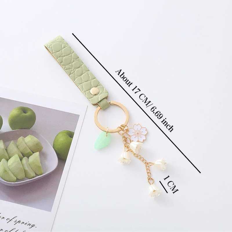1pc Lily Of The Valley Flower Key Chain Valentines Day Gift Green Ladies Keychain PU Leather Car Key Chain Accessory Gift W251021