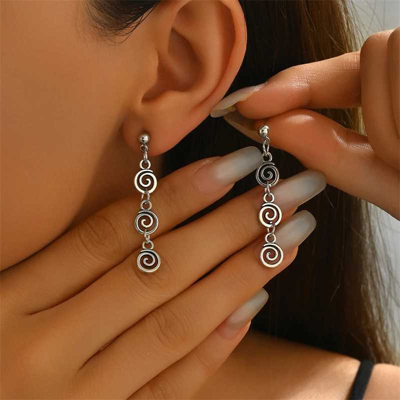 Vintage Metal Spiral Dangle Earrings for Women Fashion Simple Geometric Swirl Long Drop Earring Piercing Ear Jewelry Accessories J251021