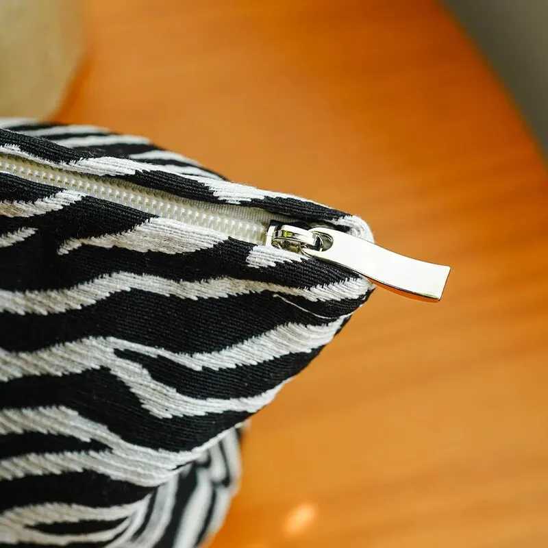 DJDF Black White Zebra Stripes Womens Cosmetic Bag Polyester Skincare Storage Portable Travel Toiletry Bag Large CapacityW251021
