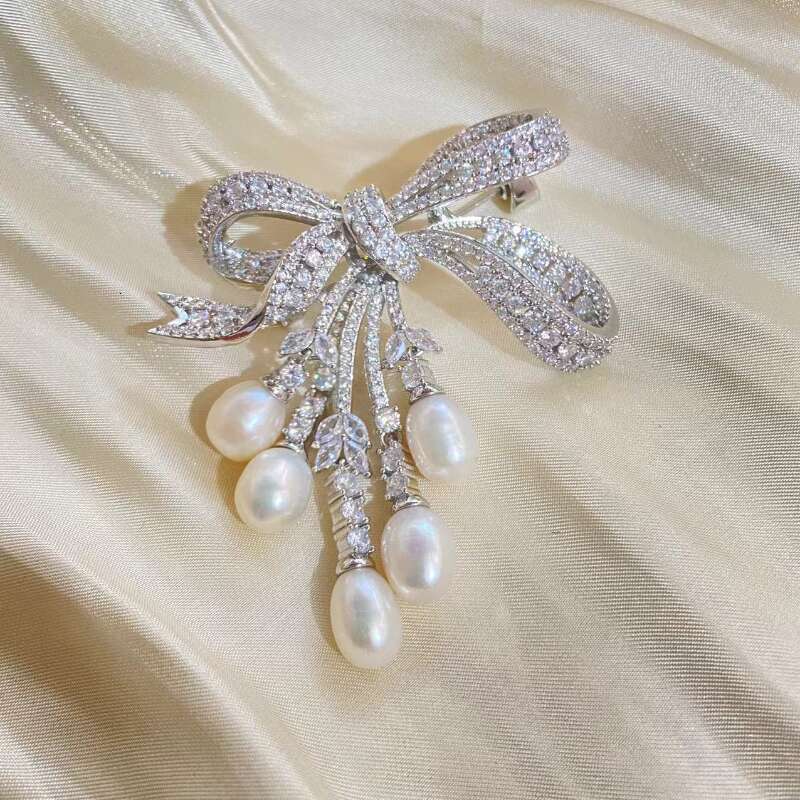 Brooch Designer luxury Jewelry brooches for Women men Butterfly Bow Pearl Pendant copper with gold silver Festival Fashion suit Accessories gift