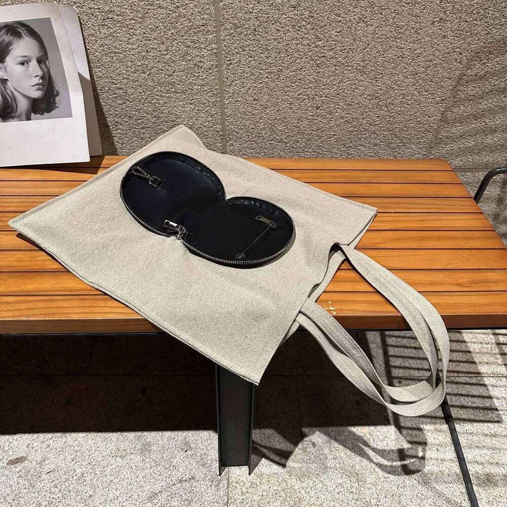 Line Sail Underarm Bag New Niche Design Large Capacity Storage Commuting Simple Handbag Casual Women One-Shoulder Tote Bag 251021