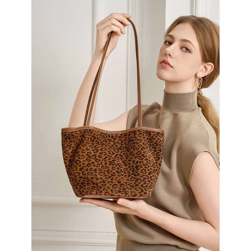 Leopard Print Deer Skin Shoulder Bag 2025 Niche Women's Fashion Retro Style High-End Commuting Armpit Tote Handbag