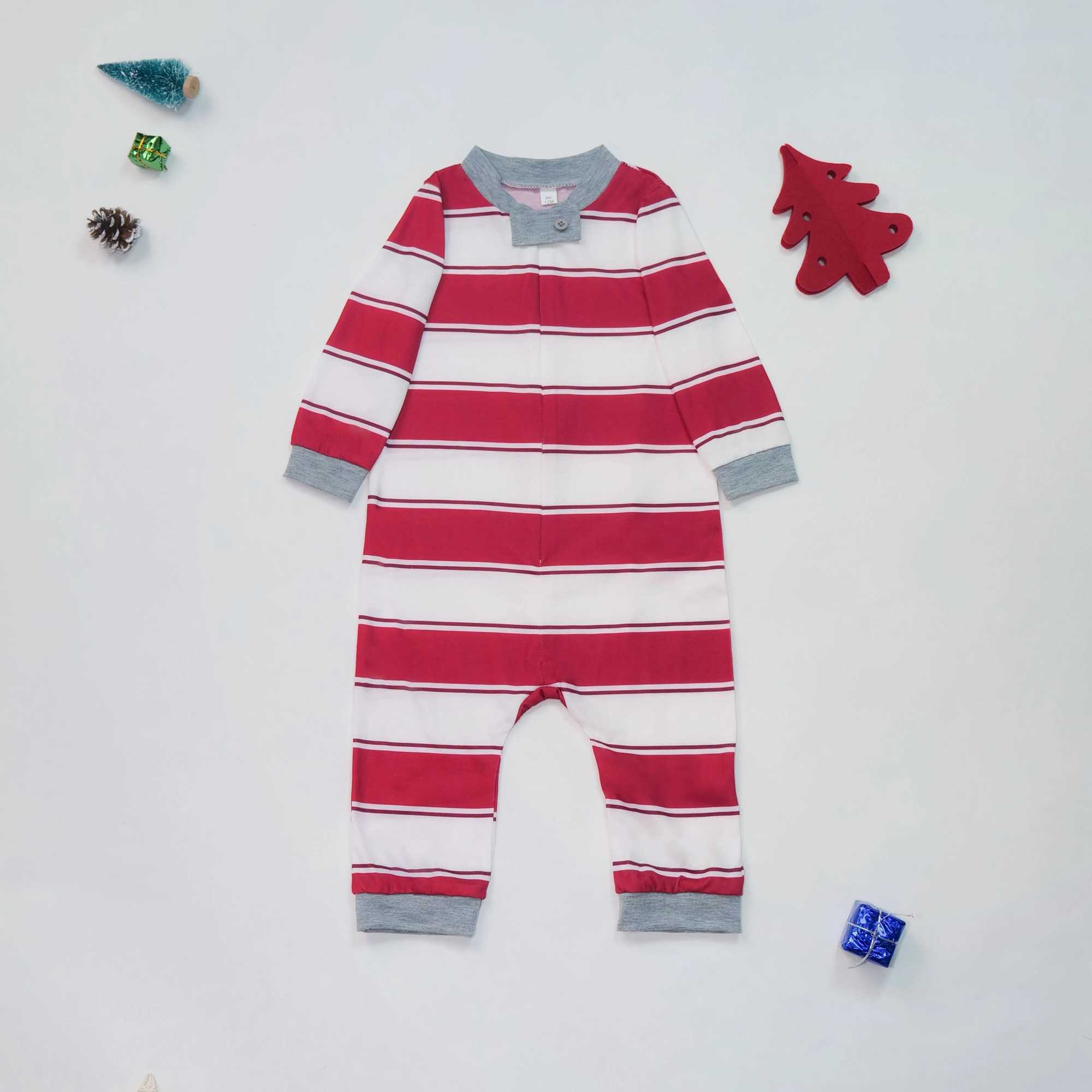 New Years Clothes Christmas Family Look Mom Dad Kids Matching Pajamas Set Striped 2 Pieces Suit Homewear Holiday Wear Xmas Gift L2510215SX9