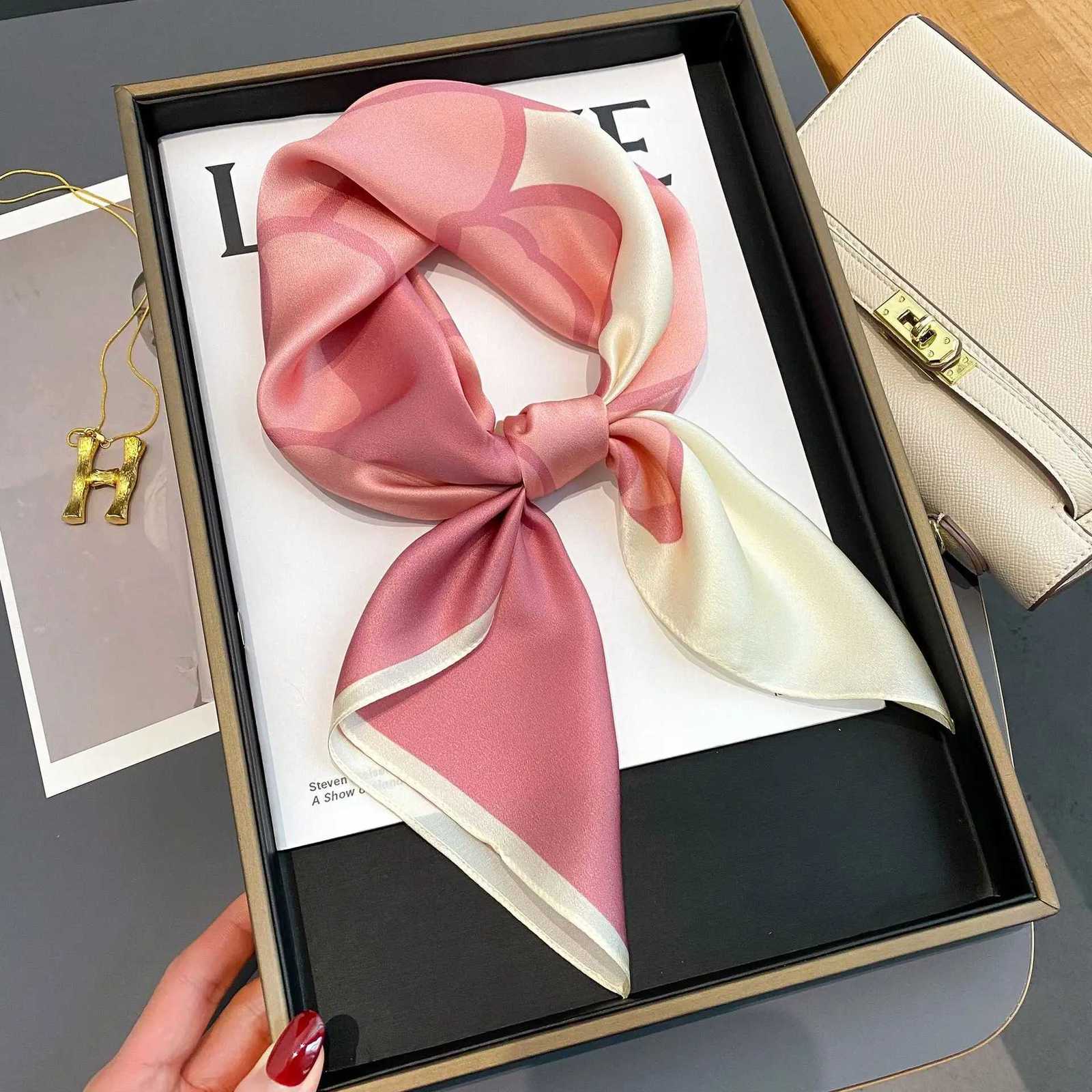 Luxury 70cm Silk Scarf Wen Fashion Silk Satin Neckerchi Fa Hair Ties band Hair Ornament Fa Bandana Bag ScarvesW251021