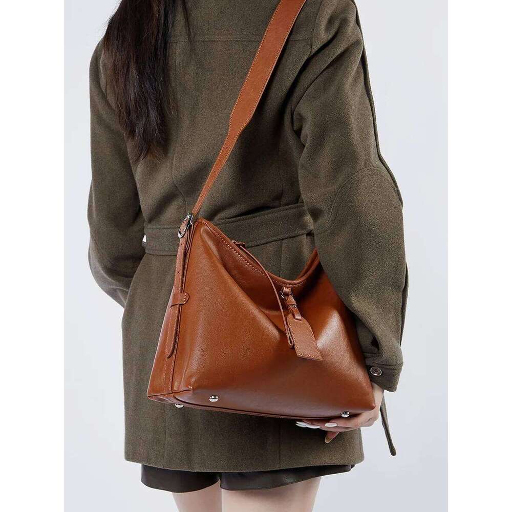 Large Capacity Women's Shoulder Relaxed-Style Cowhide Tote Genuine Leather Versatile Crossbody Bag Soft Adjustable 251021