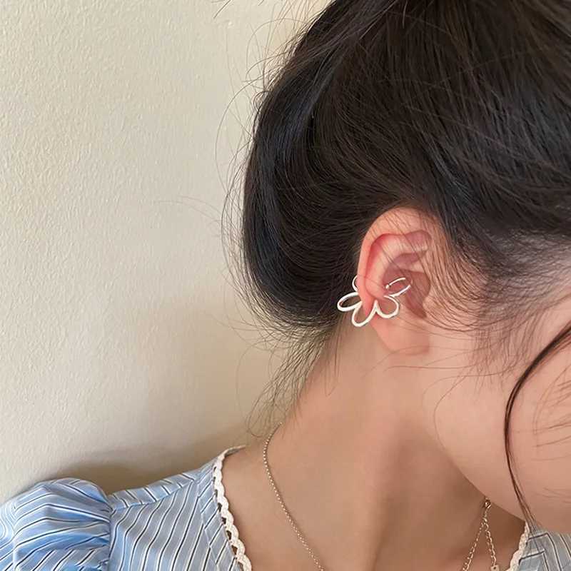 FTCY 1Pcs Metal Flower Ear Clips for Women Simple Geometric No Pierced Earrings Womens Fashion Jewelry Gifts J251021