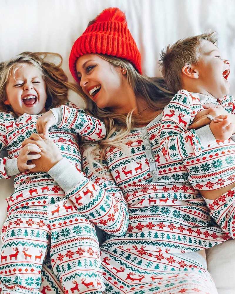 Christmas Family Matching Outfits Nighty Family Suits with Elk Tree Printing Long Pajama Sets MotherFatherKidBaby Sleepwears L25102195L5