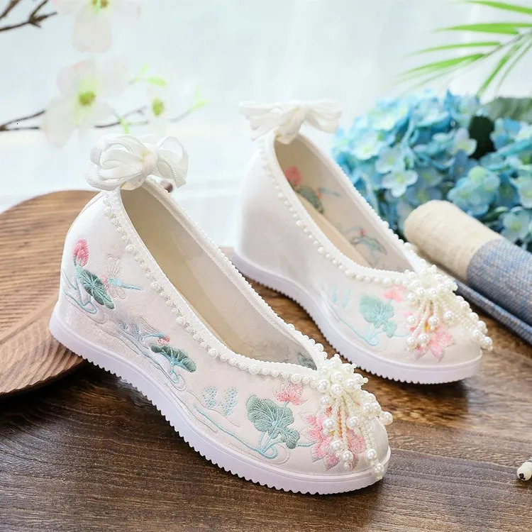 Chinese Style Pearl Embroidered Wedge Hanfu Shoes Bow Lotus Ancient 251011
