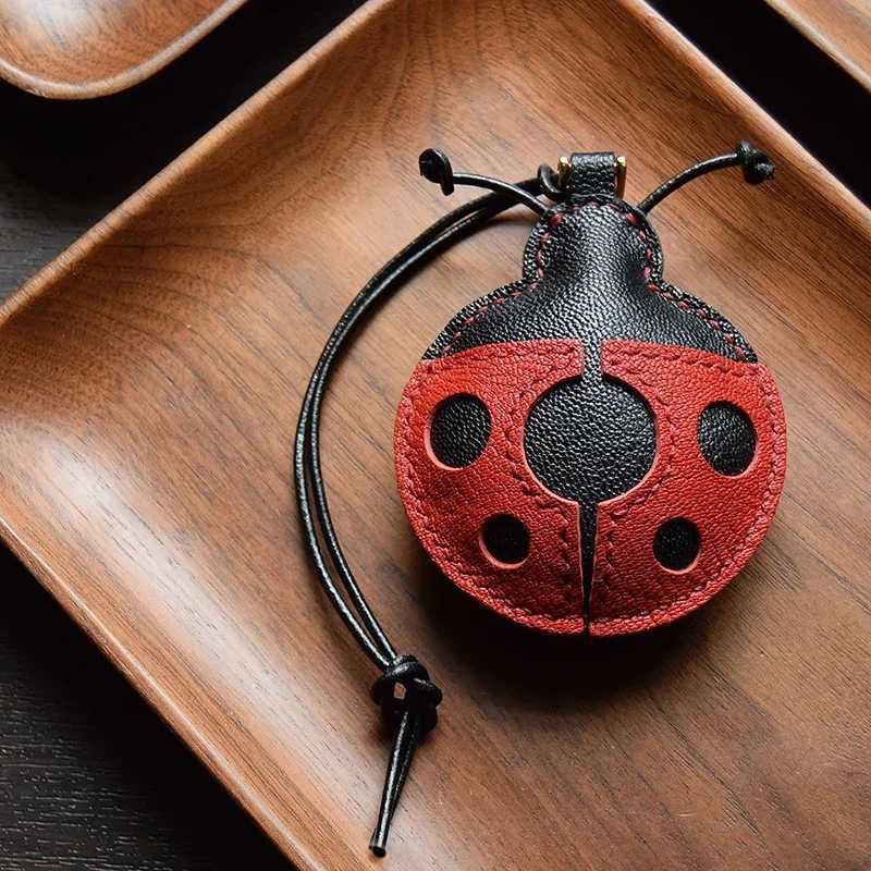 Handmade leather insect series scarab keychains bag pendant key ring Christmas and New Year gifts key chain W251021