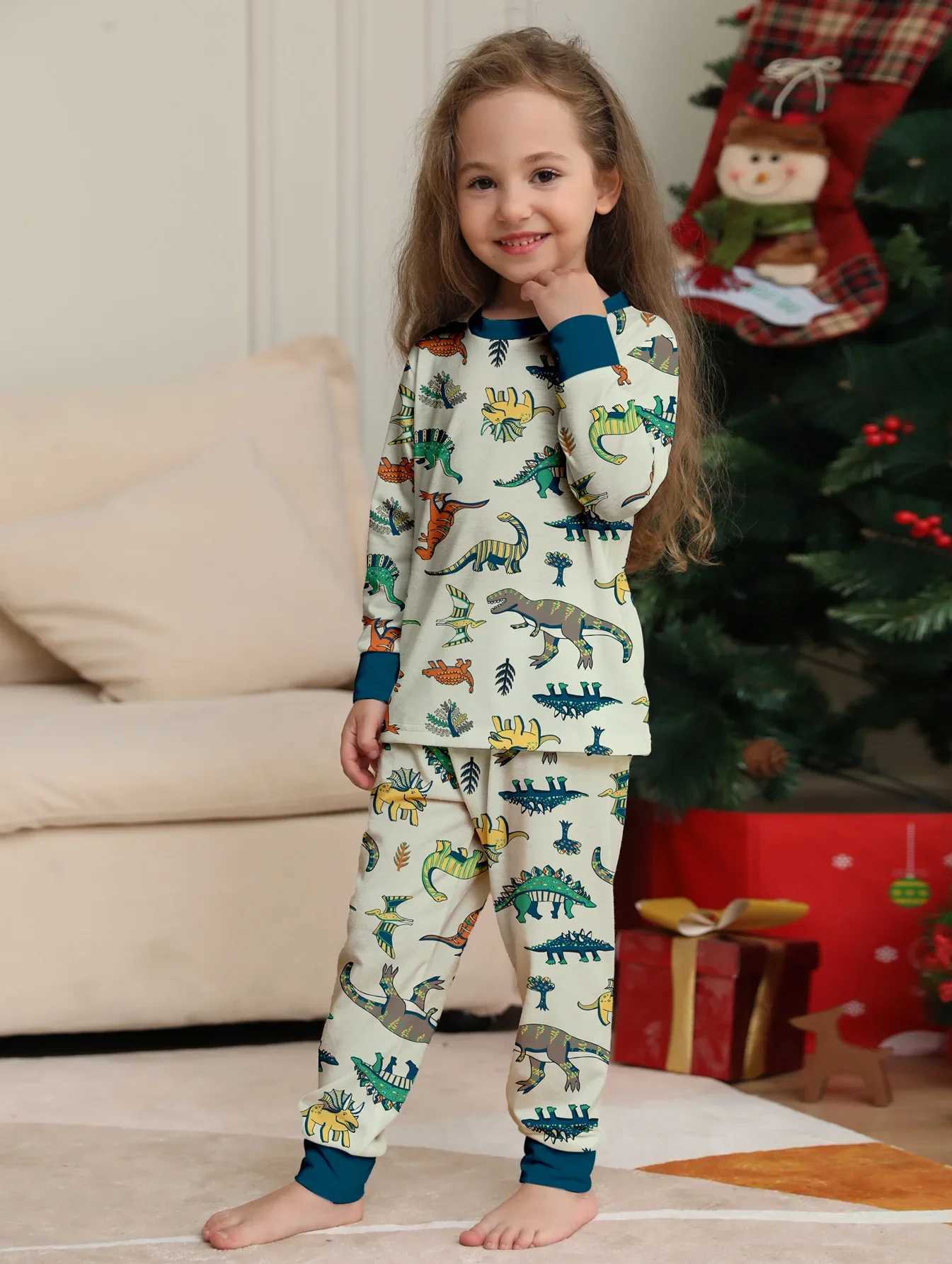 2025 Christmas Pjs Dinosaur Print Adults Kids Matching Outfits Cute Soft Pajamas Set 2 Pieces Suit Xmas Gift Family Look Pyjamas L2510214I0P