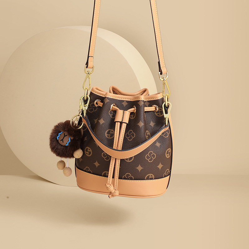 Bucket bag Designer bags New women's bag Versatile summer shoulder bag Bucket bag Premium large-capacity messenger bag