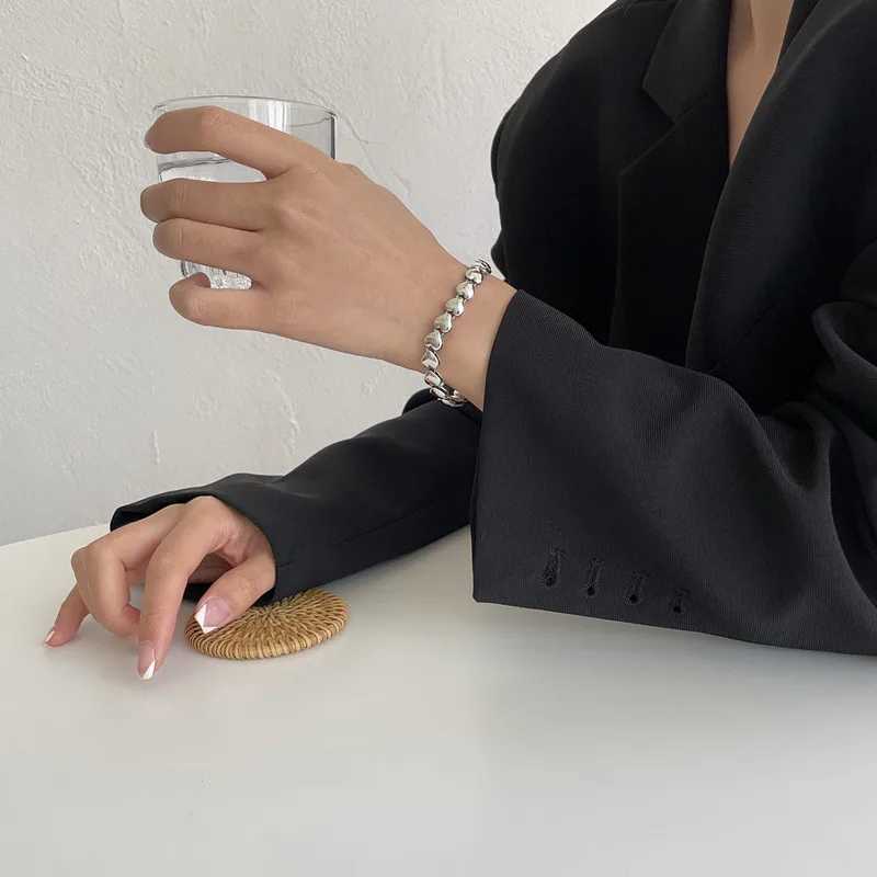 QMCOCO 2024 New Silver Color Love Heart Chain Bracelet Female Sweet Retro Simple Fashion Couples Bangles Jewelry Gift J251021
