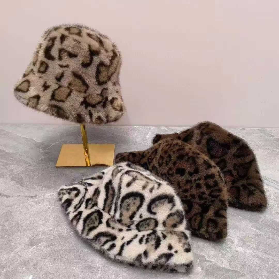 Leopard Print Fisherman Hat for Women Autumn and Winter Furry and Thickened Warm Bucket Hat Fashionable and Versatile Ear Protection Water Bucket Hat 