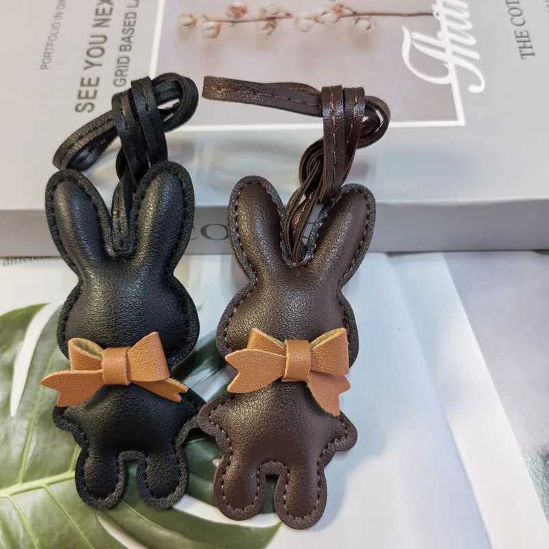 Lovely Cat Keychain Cartoon Leather Pendant Car Key Chain Cute Bag Accessories Girl Woman Gift Key Chains W251021