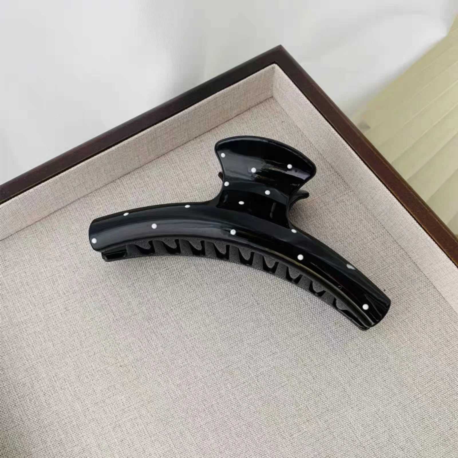 1PCWomens Geometric 1PCHair Clutches Transparent Acrylic Material Trendy Hair Grips for Stylish Daily Party LooksW254021