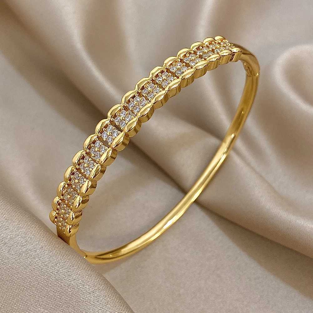 Luxury Multilayer Micro Inlaid Zircon Cuff Bracelet for Women Elegant Gold Plated Copper Stacked Bracelets Fashion Jewelry J251021