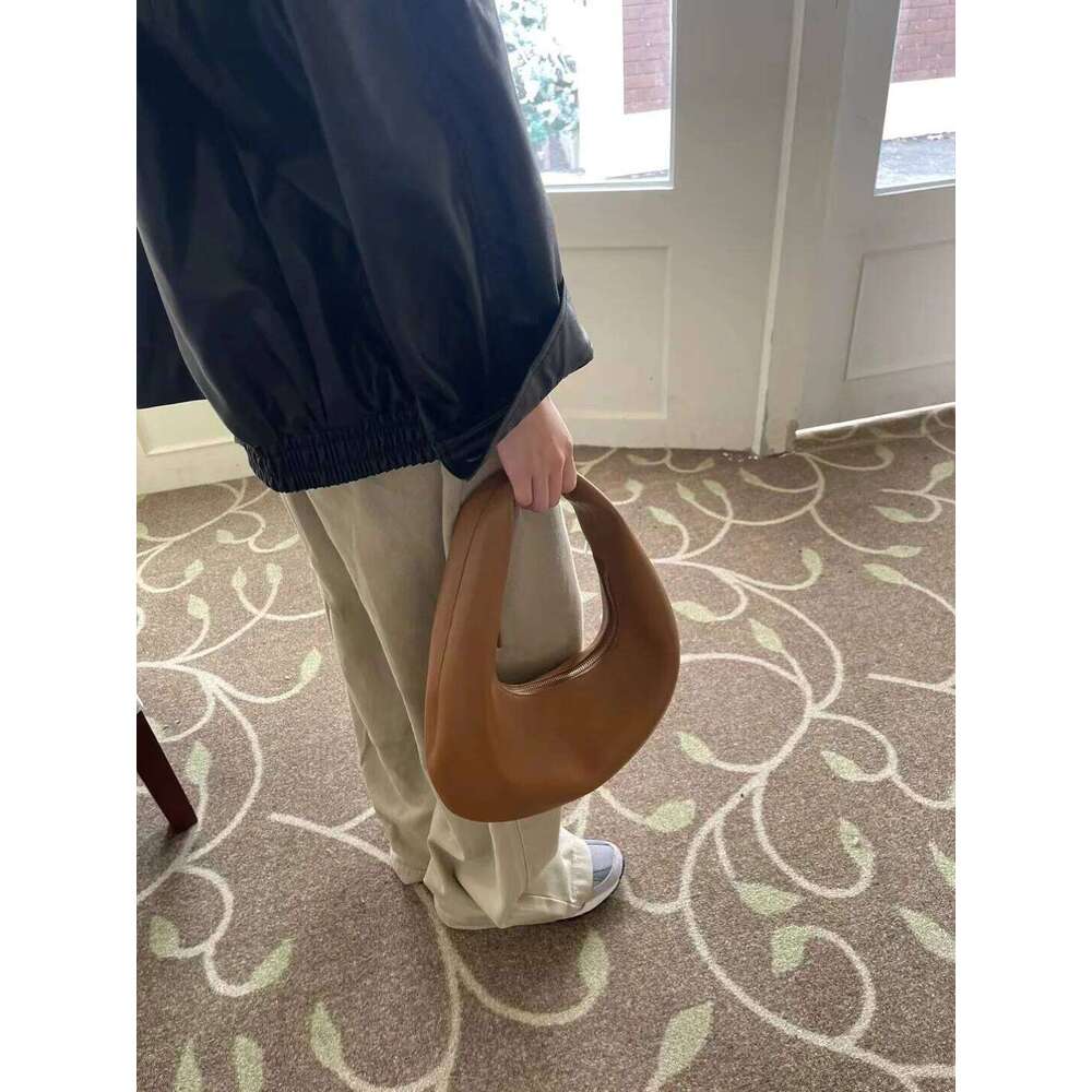 Spring And Autumn High Quality Leather Dumpling Bag 251021