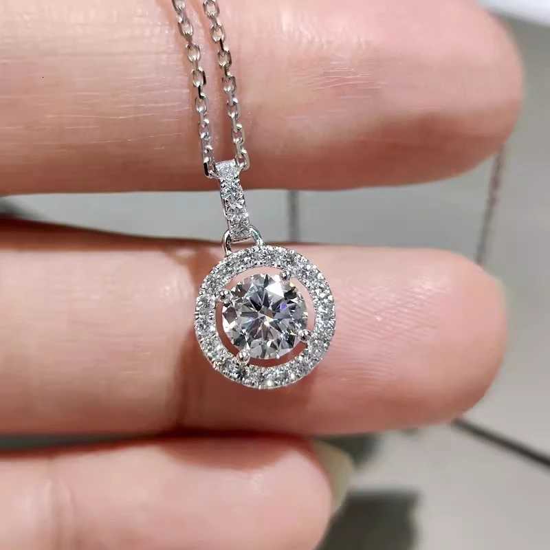 Huitan Classic Round CZ Pendant Necklace for Women Simple and Luxury Female Accessories Wedding Party Temperament Jewelry11 D251021