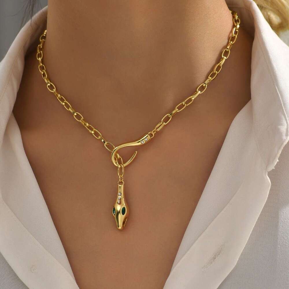 Statement Exaggerated Animal Spirit Snake Design Design Necklace with Designer Dias Unisex Light Choker Accessories for Women