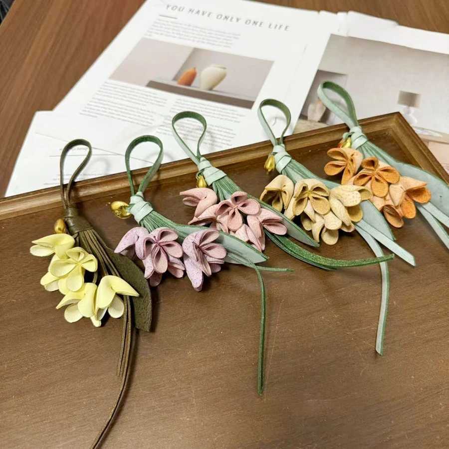 Flower Bag Pendant Cow Leather Design Exquisite Handmade Simulation Bags Pendant Osmanthus Tulip Keychain Bag Accessories J251121