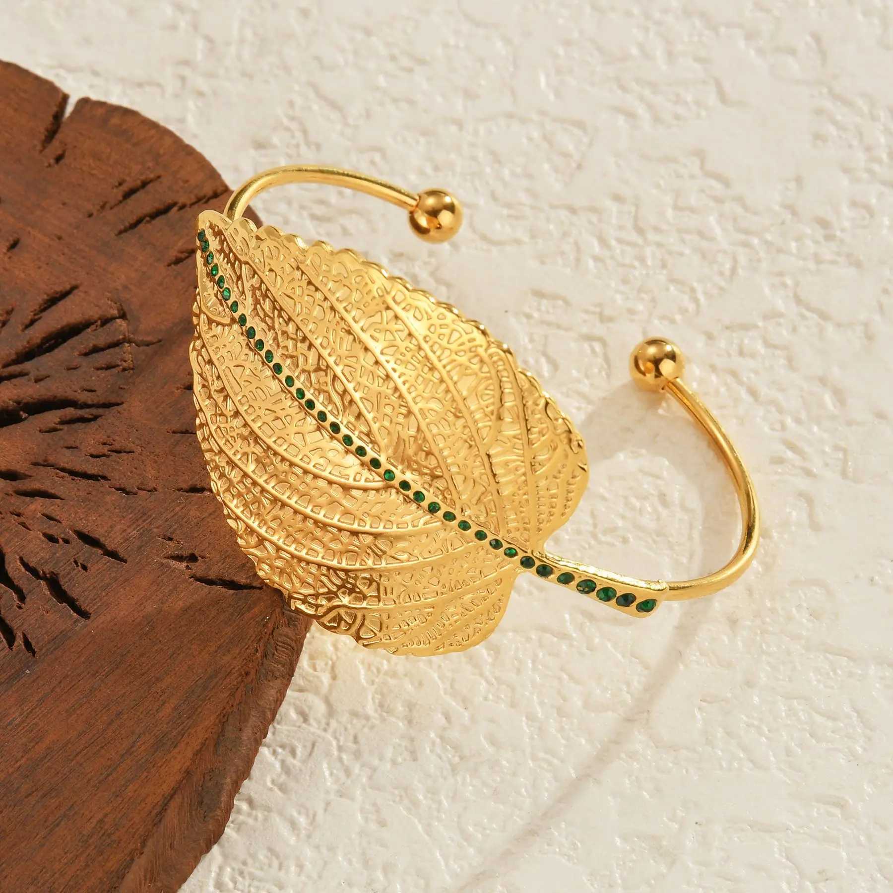 Freetime Luxury Green Stone Leaf Shaped Bangle Gold Color Stainless Steel Open Bracelet Jewelry Accessories for Women J251021