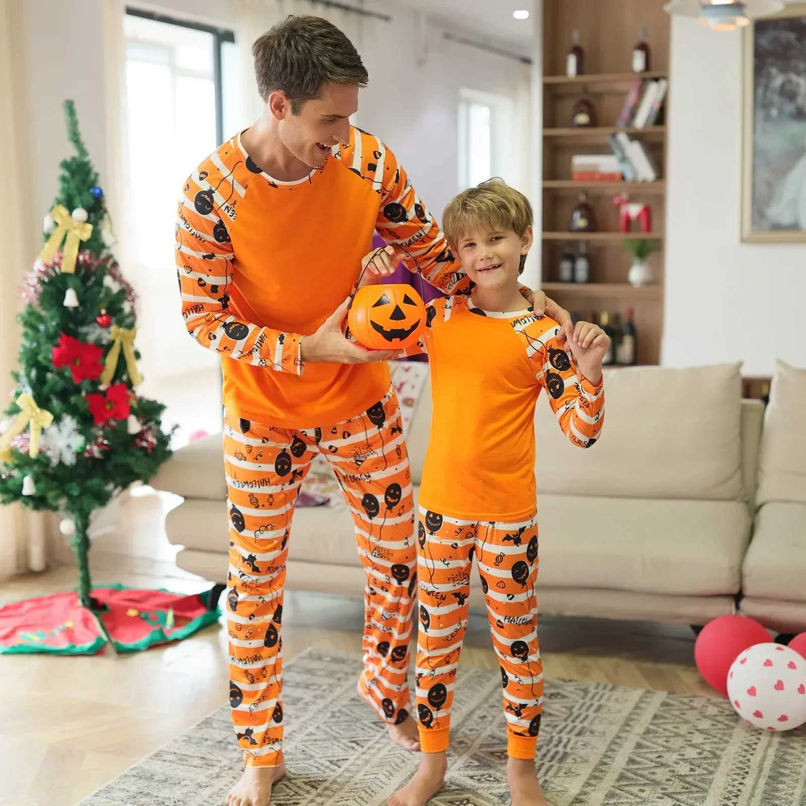 New Halloween Matching Outfits Pajamas Front Blank Parentchild Clothing Set Soft Cute 2 Pieces Suit Sleepwear Family Look L251021P4IM