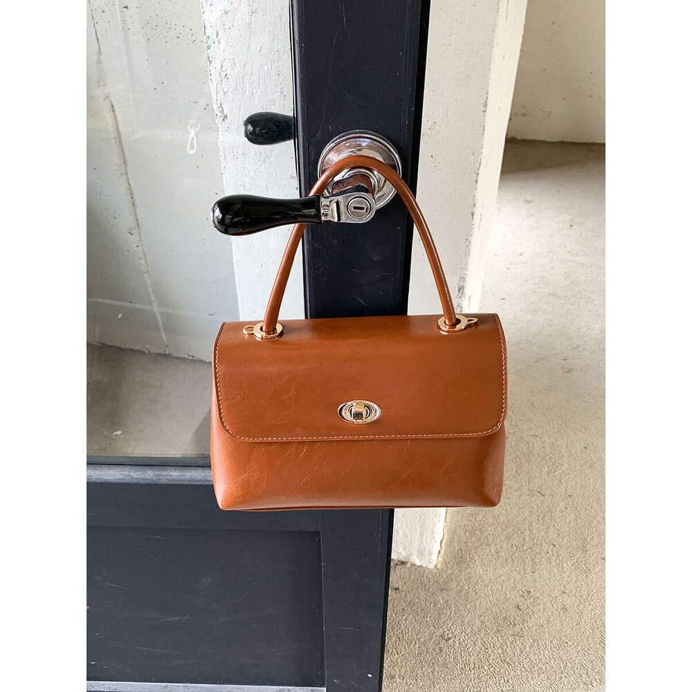 Square For Women, Elegant And Versatile Korean Style Crossbody Bag, Commuting High-End Fashion Single Shoulder Small Bag B5