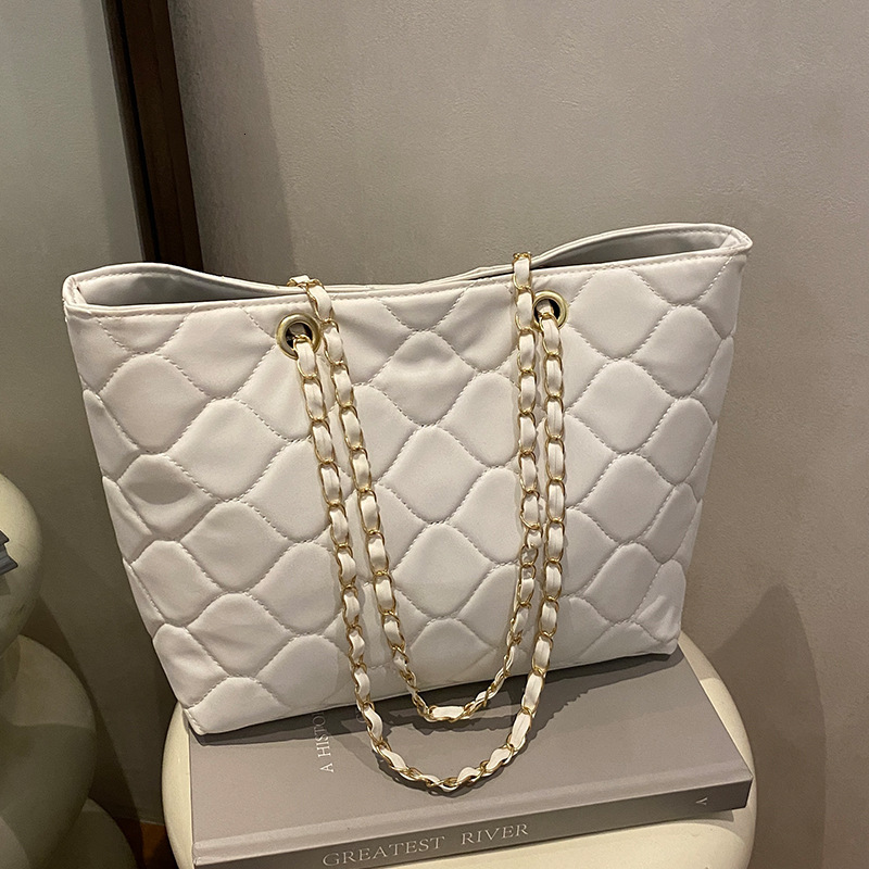 Luxury Ladies Handbag Leather Versatile Black Candy Color Large Medium Zipper Chain Travel Adjustable Strap Multiple Compartments Tote Bag