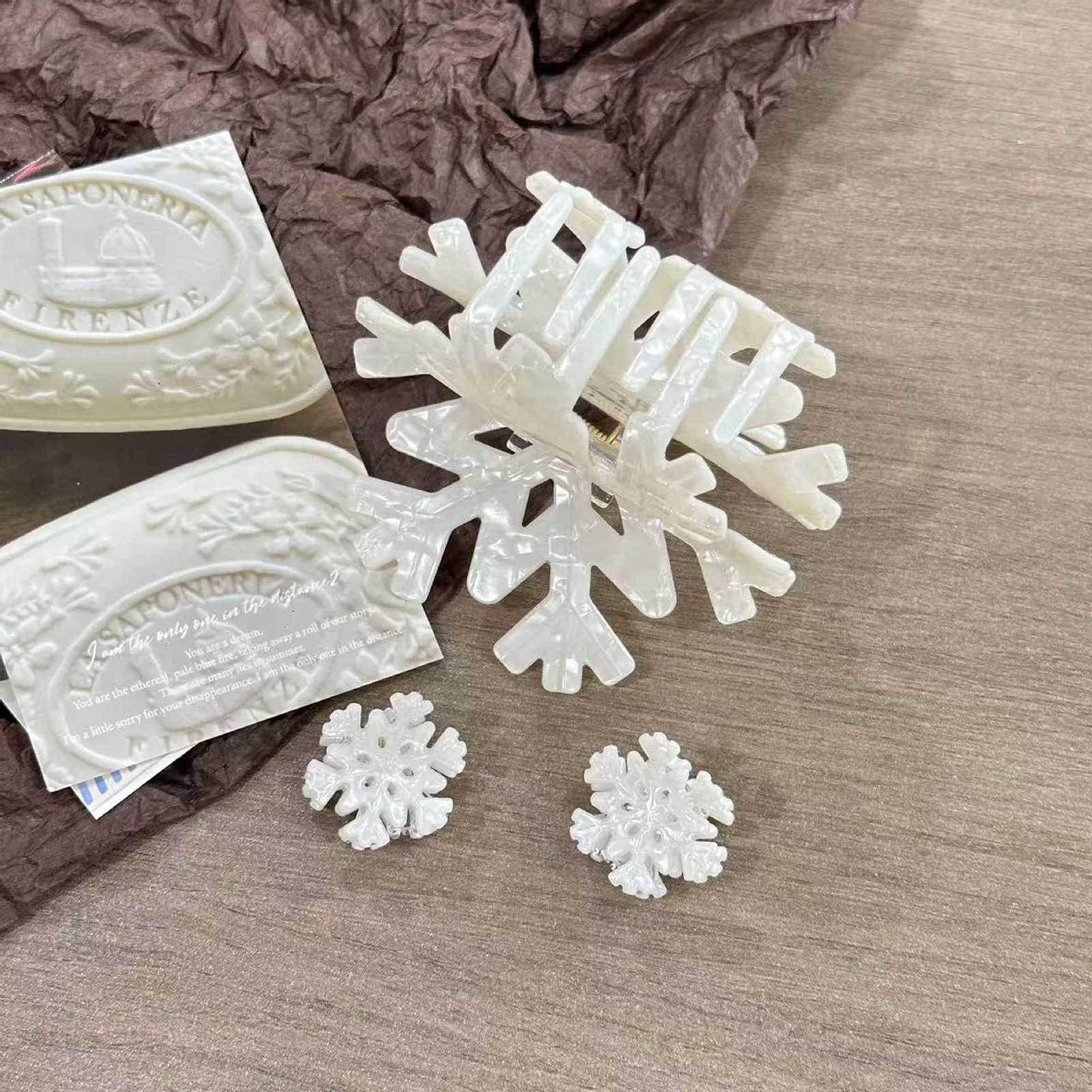 NEW Christmas Snowflake Acrylic Hair Claw Winter Romantic Snowflake Hair Claw Clips for Women Girls Hair AccessoriesW254021
