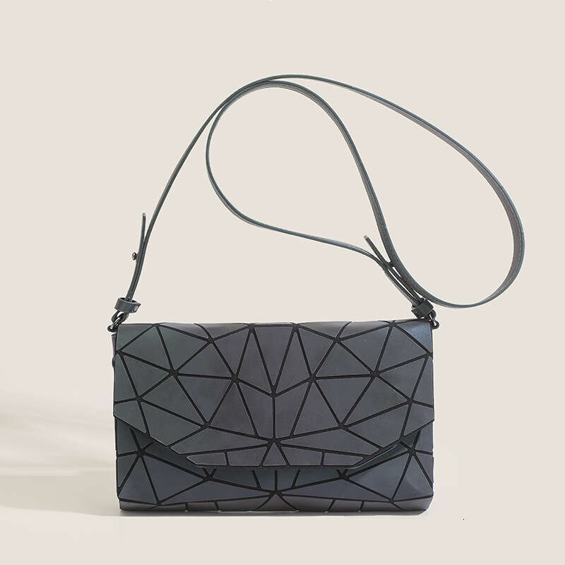 Envelope Luminous Triangle Piece Single Shoulder 2025 New Fashion Versatile Geometric Niche Design Small Square Bag