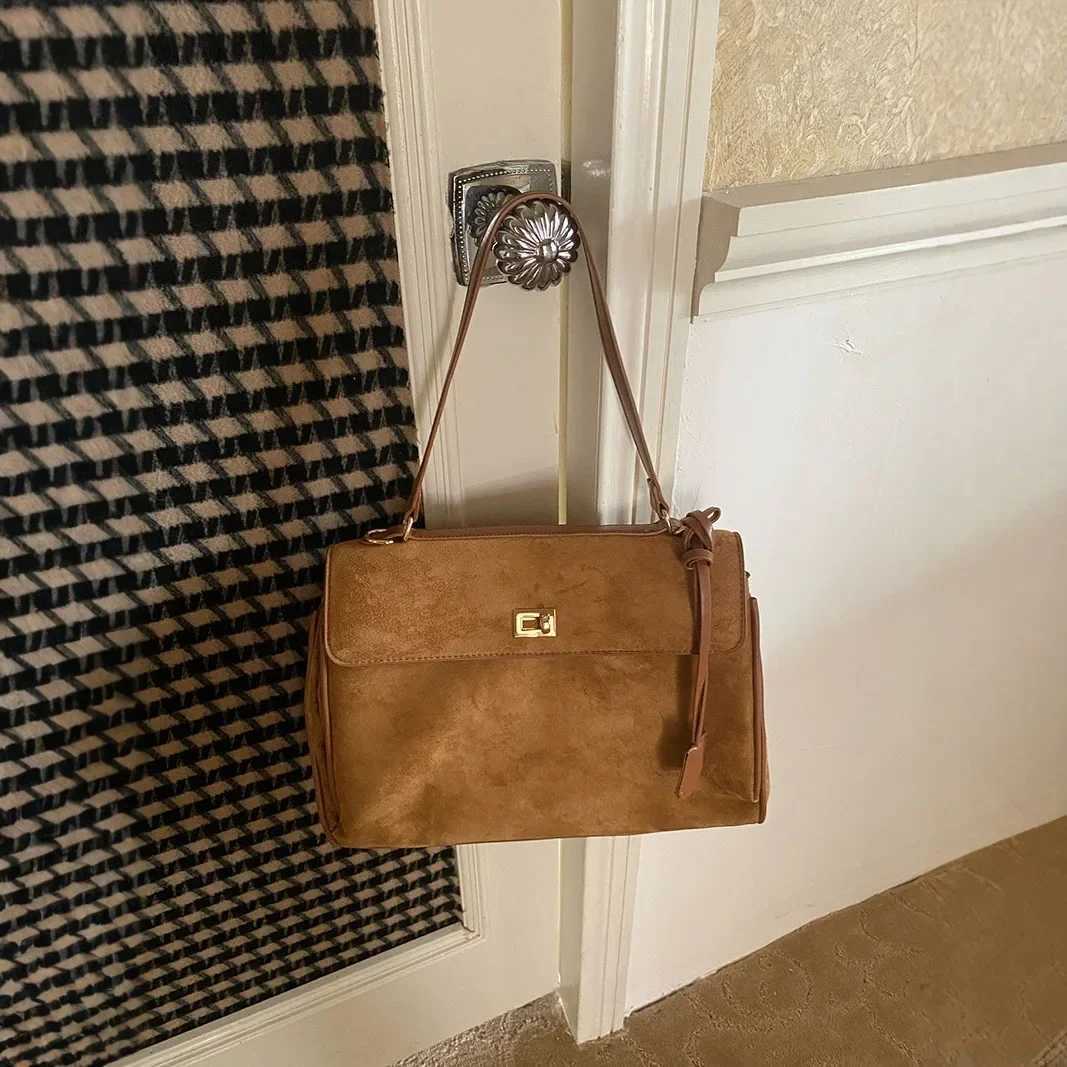 Vintage Matte Wens Tote Bag Large Capacity Cmuter Underarm Bag AutumnWinter HighEnd Feel Versatile Crossbody Single Sho Y251021