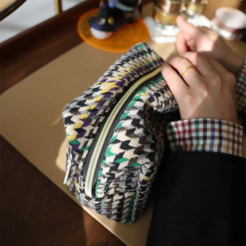Plaid woolen cosmetic bag multifunctional portable large storage bag small portable threedimensional toiletry bagW251021