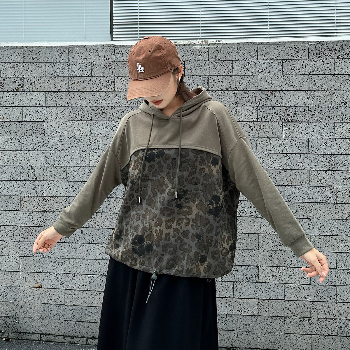 2025 American retro patch leopard print designer sportswear for women's new autumn loose and versatile new autumn and winter casual fashion luxur