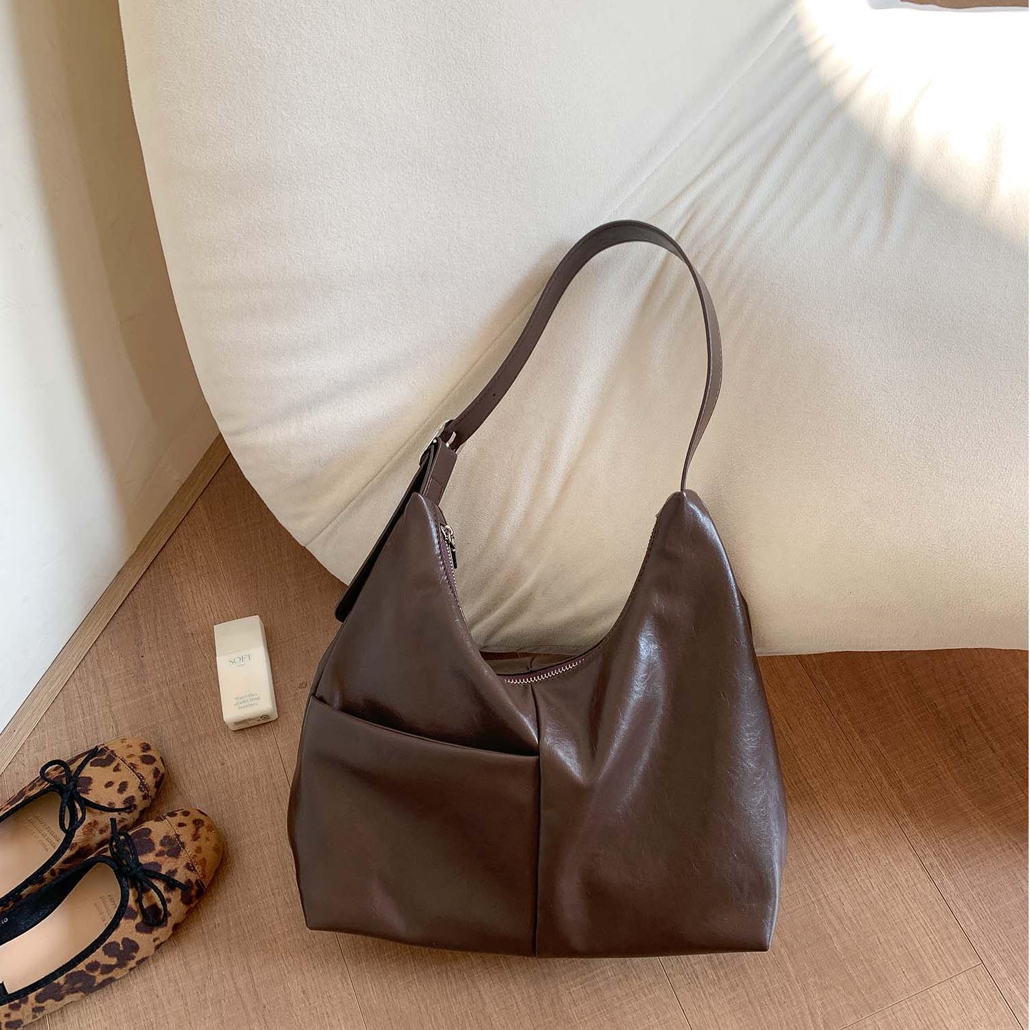 Autumn and Winter Soft Leather Luxury Handbag Large Capacity Commuter Bag Simple Style Fashion Designer Bag Versatile Women's Shoulder Bag