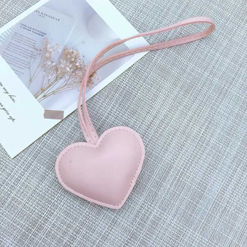 New niche leather peach heart hand rope pendant simple bag pendant car keychain couple backpack accessories fashion keychain W251021