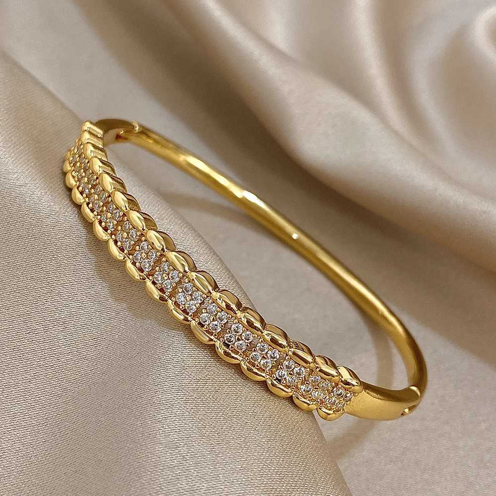 Luxury Multilayer Micro Inlaid Zircon Cuff Bracelet for Women Elegant Gold Plated Copper Stacked Bracelets Fashion Jewelry J251021
