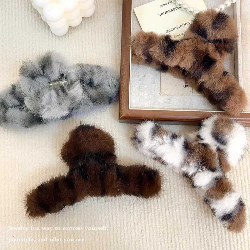 Top Grade Leopard Print Plush Hair Claw For Women Sweet Hair Ornament Hairpin Hair Clip Hairpin Winter Fashion Hair AccessoriesW254021