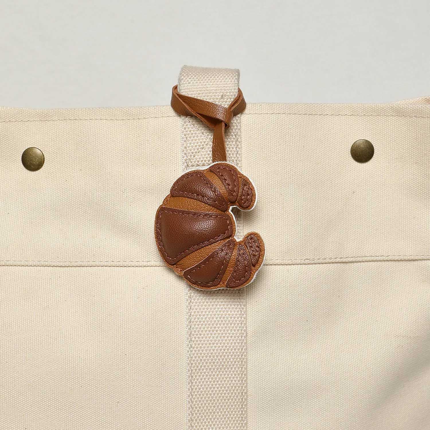Handmade Sheepskin Croissant Real Leather Bag Charm KeyChain Kawaii Animal Bag Backpack Charms Couple Friend Jewelry Gift W251021