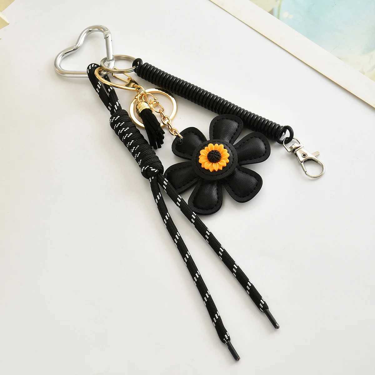 Fashion Creative Leather Sunflower Braided Rope Bag Charm Keychain for Women Ladies Stylish Backpack Key Ring Handmade Jewelry J2511211