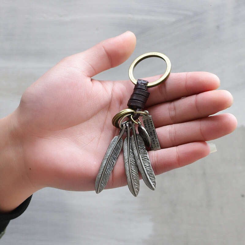 Classic Leaf Design Creative Personality Woven Genuine Designer Leather Alloy Accessories Keychain