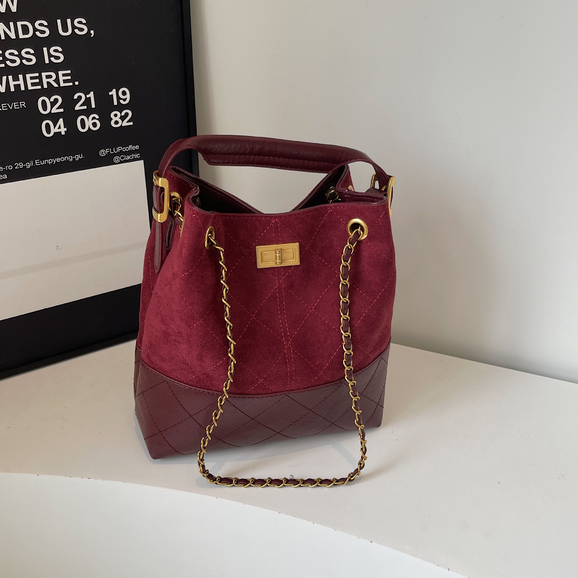 Designer bag 2025 new trendy diamond grid suede chain bag with contrasting colors fashionable and casual water bucket bag for women black red coffee b