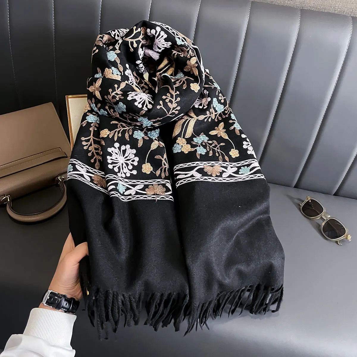 Winter Warm Cashmere Scarf for Women Embroidery Pashmina Blanket Thick Shawl Wrap Neckerchief Fashion Bufanda Echarpe Poncho 251016