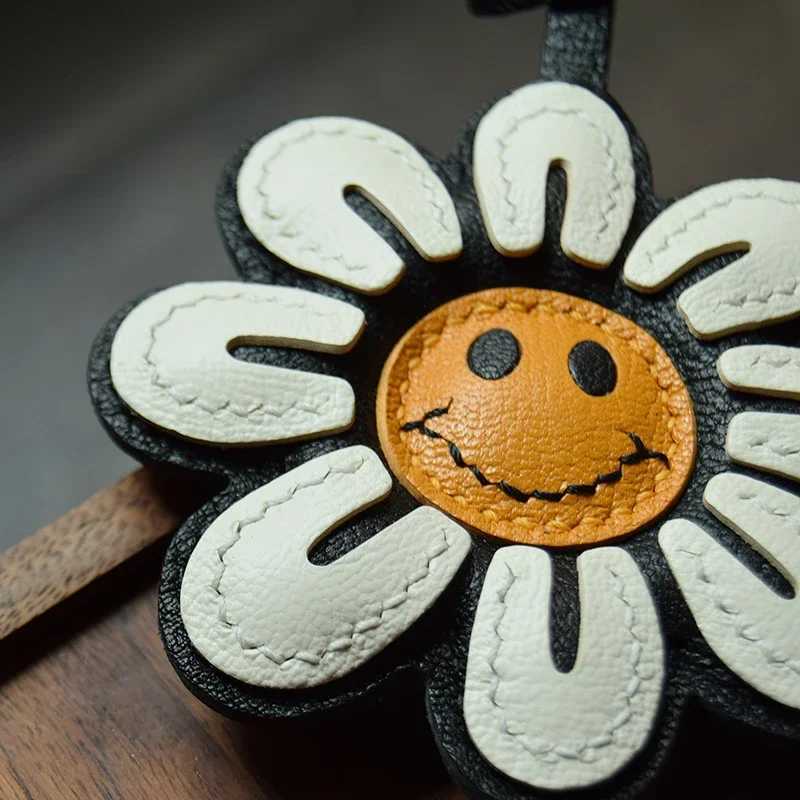 Real Sheepskin Leather Smile Flower Bag Charm Rearview Mirror Car Keychain Trendy Pair For Birthday Gift Key Chains For Women W251021