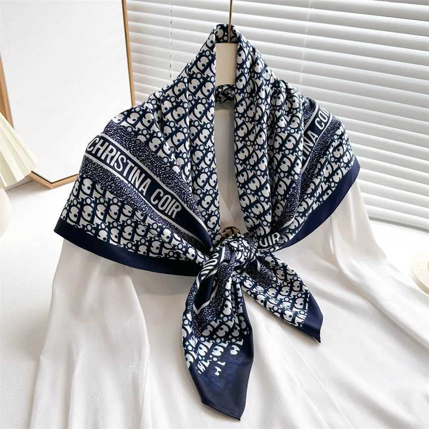 2025 Design Luxury 90cm Silk Wen Scarf Sunscreen Foard Shawl Hijab Fa Hair Hijab Wraps Neckerchi Bandanda EcharpeW251021