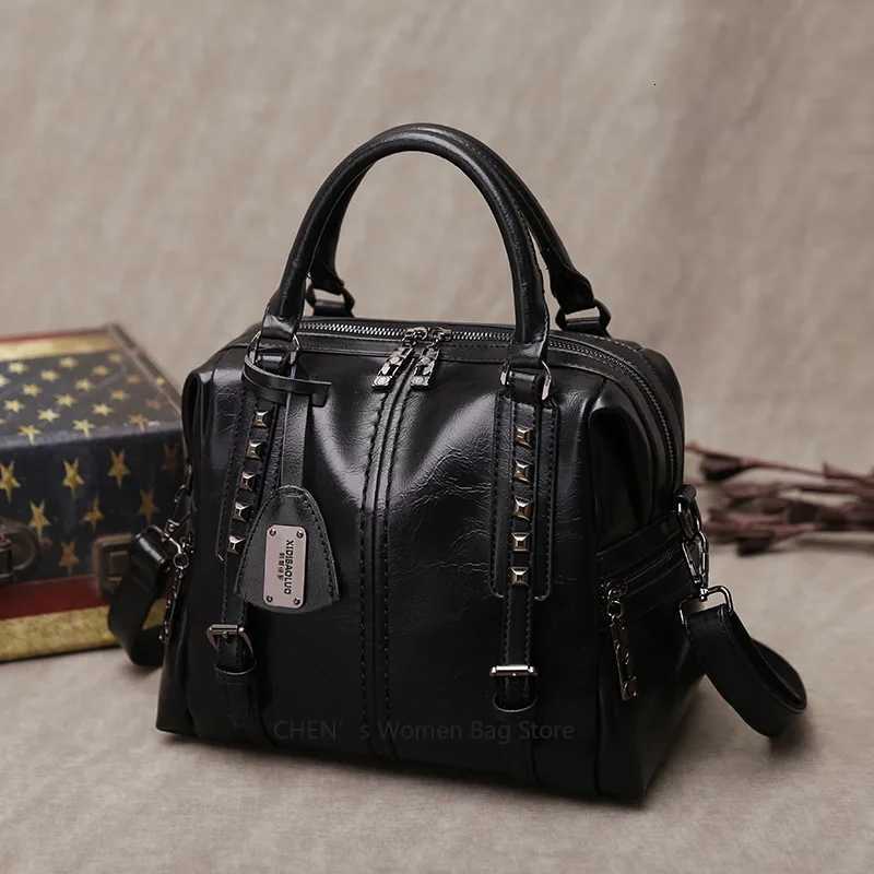 Women rivet Shoulder Bag Messenger Bag Luxury Designer Handbags Leather Crossbody Ladies Hand Bags Z251018