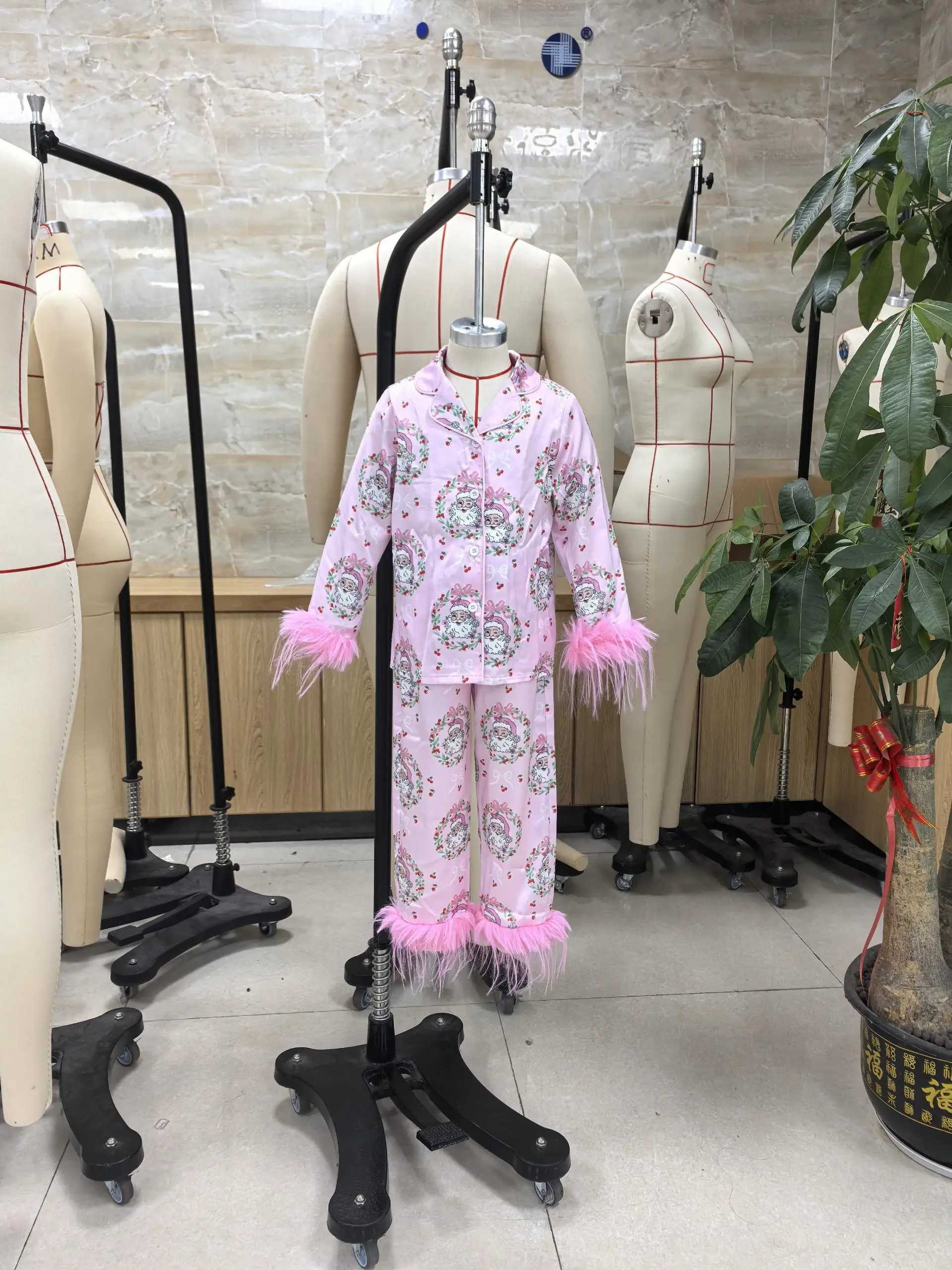 Christmas Family Matching Pajamas Sets Parentchild Santa Claus Print Button Shirts Pants Xmas Family Look Pyjamas Loungewear L2510214RLL