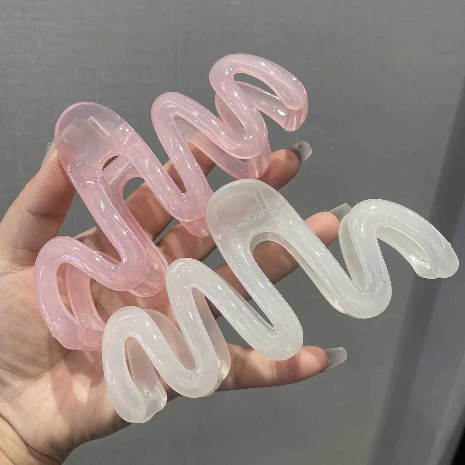 New Wave Shaped Hair Claw Clips Fresh And Sweet Headwear Suitable for Daily UseMakeup WearingAs a Decorative Gift for LadiesW254021