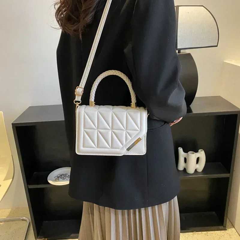 2025 New Fashion Shoulder Bag Plaid PU Leather Ladies Square Handbags Brand Designer Small Black Crossbody Bags for WomenXJ251021